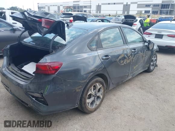 ✅ 2021 Kia Forte LXS • VIN: 3KPF24ADXME352996 • Lot: 43262301. Wystawiony na IAAI z przebiegiem 134 878 mil. Bezpłatny archiwum sprzedaży aukcyjnych z USA i szczegółowy raport historii pojazdu na DreamBid. Zdjęcie 4.