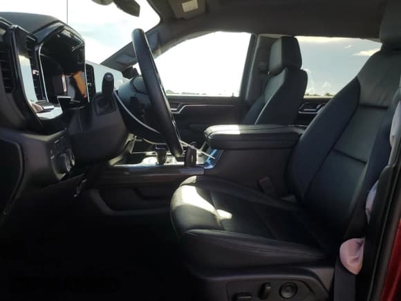 ✅ 2025 Chevrolet Silverado 1500 RST • VIN: 1GCUKEED7SZ104312 • Lot: 81746575. Listed on Copart with 7,755 mi. Free auction sales archive from the USA and detailed vehicle history report at DreamBid. Image 7.