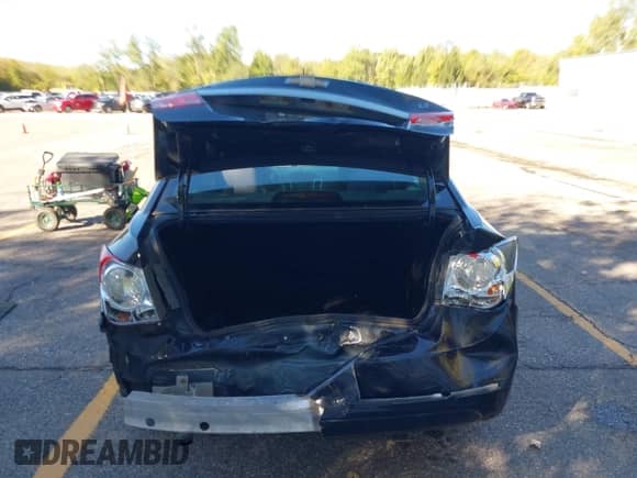 2012 Chevrolet Cruze 1LT z VIN 1G1PF5SC2C7387396, wystawiony jako IAAI lot #43401730 z przebiegiem 137 692 mil mil oraz . Historia ofert i sprzedaży dostępna na DreamBid. Obrazek 17.