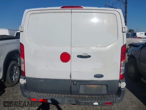 ✅ 2016 Ford Transit Cargo • VIN: 1FTYE1YM3GKB19466 • Lot: 43525016. Wystawiony na IAAI z przebiegiem 292 421 mil. Bezpłatny archiwum sprzedaży aukcyjnych z USA i szczegółowy raport historii pojazdu na DreamBid. Zdjęcie 16.