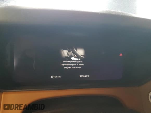 ✅ 2018 Land Rover Range Rover Velar R-Dynamic HSE • VIN: SALYM2RV0JA759043 • Lot: 82174585. Wystawiony na Copart z przebiegiem 71 436 mil. Bezpłatny archiwum sprzedaży aukcyjnych z USA i szczegółowy raport historii pojazdu na DreamBid. Zdjęcie 9.