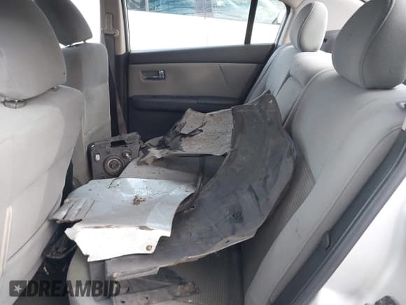 ✅ 2010 Nissan Sentra 2.0 • VIN: 3N1AB6AP3AL702544 • Lot: 38993808. Wystawiony na IAAI z przebiegiem 140 455 mil. Bezpłatny archiwum sprzedaży aukcyjnych z USA i szczegółowy raport historii pojazdu na DreamBid. Zdjęcie 8.