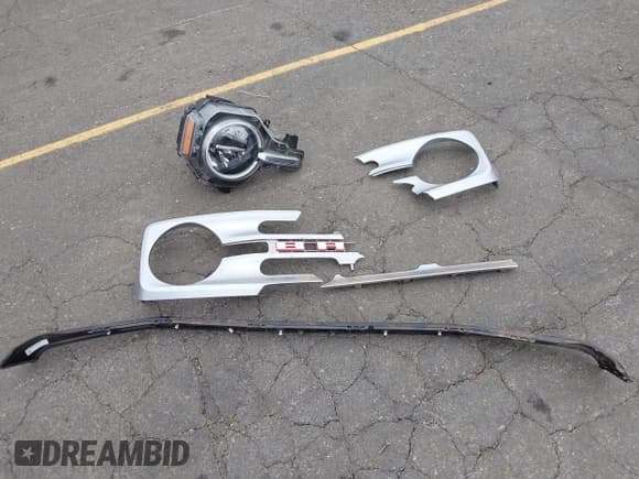 ✅ 2025 Ford Bronco Big Bend • VIN: 1FMDE7BH2SLA65623 • Lot: 43181446. Wystawiony na IAAI z przebiegiem 554 mil. Bezpłatny archiwum sprzedaży aukcyjnych z USA i szczegółowy raport historii pojazdu na DreamBid. Zdjęcie 12.