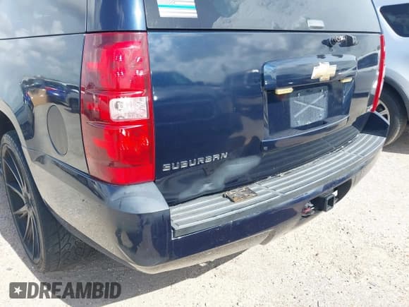 ✅ 2007 Chevrolet Suburban LT • VIN: 3GNFC16017G159685 • Lot: 42644847. Wystawiony na IAAI z przebiegiem 206 419 mil. Bezpłatny archiwum sprzedaży aukcyjnych z USA i szczegółowy raport historii pojazdu na DreamBid. Zdjęcie 13.