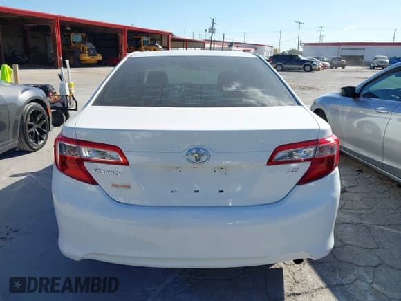 ✅ 2014 Toyota Camry LE • VIN: 4T4BF1FK6ER341944 • Lot: 43701263. Wystawiony na IAAI z przebiegiem 171 794 mil. Bezpłatny archiwum sprzedaży aukcyjnych z USA i szczegółowy raport historii pojazdu na DreamBid. Zdjęcie 16.
