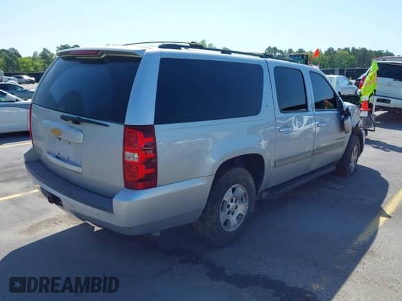 2014 Chevrolet Suburban LT z VIN 1GNSCJE0XER124222, wystawiony jako IAAI lot #41994798 z przebiegiem 268 836 mil mil oraz . Historia ofert i sprzedaży dostępna na DreamBid. Obrazek 4.