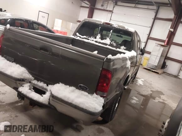 ✅ 2002 Ford F-250 XL • VIN: 1FTNW20F22EB67423 • Лот: 43838729. Опубликован ранее на IAAI с пробегом 194 432 миль. Бесплатный доступ к архиву аукционных продаж из США и подробный отчёт об истории автомобиля на DreamBid. Изображение 4.