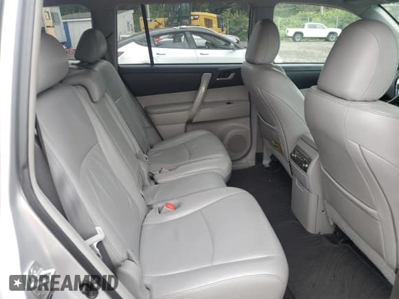 ✅ 2011 Toyota Highlander • VIN: 5TDBK3EH5BS062383 • Лот: 80079395. Опубликован ранее на Copart с пробегом 91 963 миль. Бесплатный доступ к архиву аукционных продаж из США и подробный отчёт об истории автомобиля на DreamBid. Изображение 11.