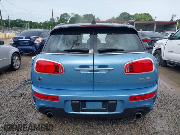 ✅ 2017 MINI Clubman Cooper S • VIN: WMWLU5C57H2E82827 • Lot: 42107867. Listed on IAAI with 39,870 mi. Free auction sales archive from the USA and detailed vehicle history report at DreamBid. Image 17.