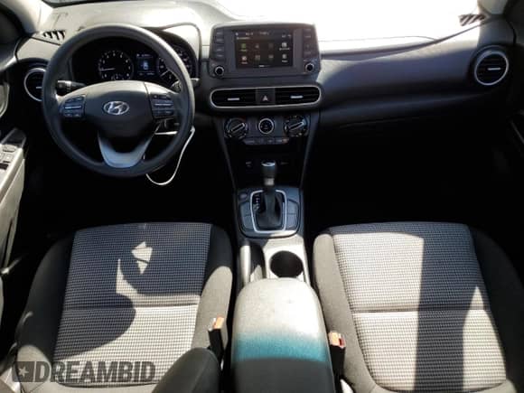 2020 Hyundai Kona SE с VIN KM8K12AA0LU457635, выставлен на аукционе Copart как лот 40638513 с пробегом 64 834 миль миль и . История ставок и продаж доступна на DreamBid. Изображение 8.