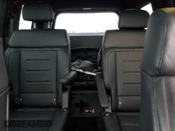 2025 Hyundai Santa Fe Calligraphy с VIN 5NMP54GL5SH082947, выставлен на аукционе Copart как лот 87967405 с пробегом 686 миль миль и Списание • Salvage title. История ставок и продаж доступна на DreamBid. Изображение 10.