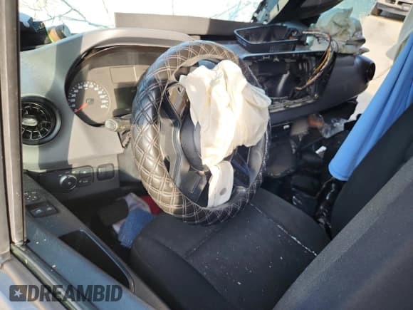 ✅ 2019 Mercedes-Benz Sprinter Cargo • VIN: WD4PF0CD6KP091500 • Lot: 84799425. Listed on Copart with Not provided. Free auction sales archive from the USA and detailed vehicle history report at DreamBid. Image 8.