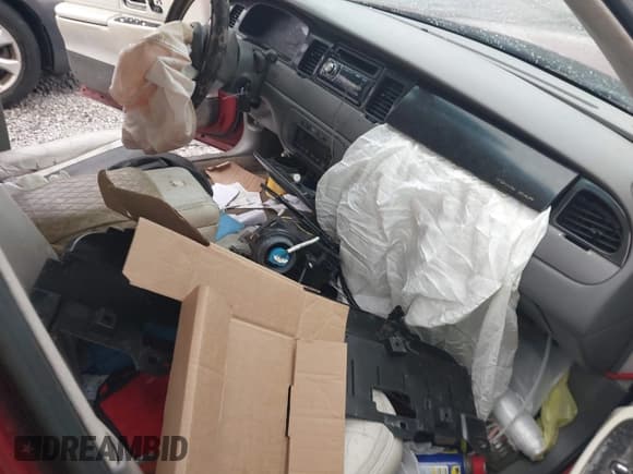 ✅ 1999 Lincoln Town Car Signature • VIN: 1LNFM82WXXY601583 • Lot: 42193270. Listed on IAAI with Not provided. Free auction sales archive from the USA and detailed vehicle history report at DreamBid. Image 5.