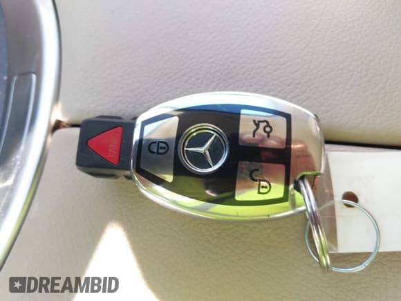 ✅ 2017 Mercedes-Benz GLC 300 • VIN: WDC0G4KB2HV012242 • Lot: 43357594. Wystawiony na IAAI z przebiegiem 83 294 mil. Bezpłatny archiwum sprzedaży aukcyjnych z USA i szczegółowy raport historii pojazdu na DreamBid. Zdjęcie 11.