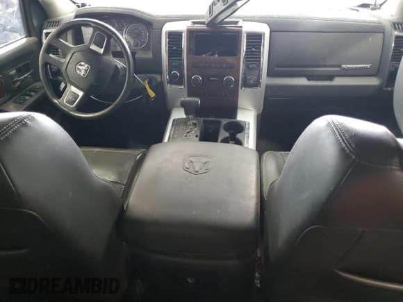 ✅ 2009 Dodge 1500 Sport • VIN: 1D3HV18T09S702305 • Lot: 70002034. Wystawiony na Copart z przebiegiem Nie podano. Bezpłatny archiwum sprzedaży aukcyjnych z USA i szczegółowy raport historii pojazdu na DreamBid. Zdjęcie 8.