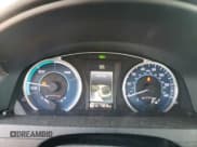 ✅ 2017 Toyota Camry Hybrid LE • VIN: 4T1BD1FK1HU220517 • Лот: 81931155. Опубликован ранее на Copart с пробегом 74 018 миль. Бесплатный доступ к архиву аукционных продаж из США и подробный отчёт об истории автомобиля на DreamBid. Изображение 9.