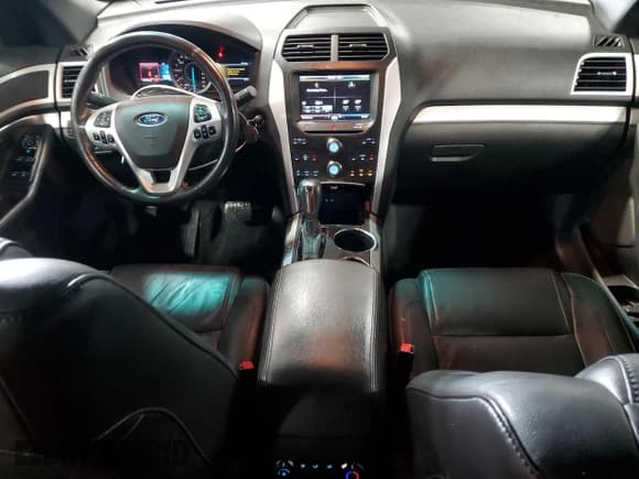 ✅ 2011 Ford Explorer XLT • VIN: 1FMHK8D83BGA11592 • Lot: 86837975. Wystawiony na Copart z przebiegiem 147 764 mil. Bezpłatny archiwum sprzedaży aukcyjnych z USA i szczegółowy raport historii pojazdu na DreamBid. Zdjęcie 8.