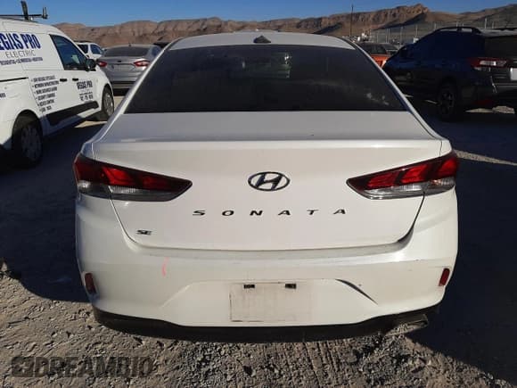 ✅ 2018 Hyundai Sonata SE • VIN: 5NPE24AF7JH621475 • Lot: 70519622. Listed on Copart with 84,430 mi. Free auction sales archive from the USA and detailed vehicle history report at DreamBid. Image 6.
