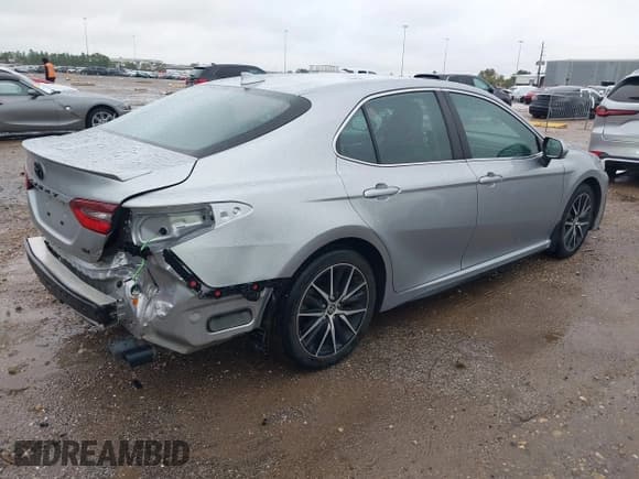 ✅ 2024 Toyota Camry SE • VIN: 4T1G11AK3RU857206 • Lot: 43822187. Wystawiony na IAAI z przebiegiem 35 274 mil. Bezpłatny archiwum sprzedaży aukcyjnych z USA i szczegółowy raport historii pojazdu na DreamBid. Zdjęcie 4.