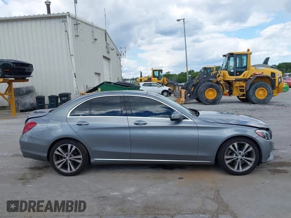 ✅ 2016 Mercedes-Benz C 300 • VIN: 55SWF4KB2GU110802 • Лот: 43080809. Опубликован ранее на IAAI с пробегом 128 584 миль. Бесплатный доступ к архиву аукционных продаж из США и подробный отчёт об истории автомобиля на DreamBid. Изображение 13.