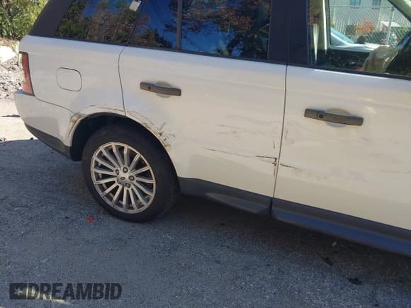 ✅ 2011 Land Rover Range Rover Sport HSE • VIN: SALSF2D48BA706560 • Лот: 43373573. Опубликован ранее на IAAI с пробегом 175 676 миль. Бесплатный доступ к архиву аукционных продаж из США и подробный отчёт об истории автомобиля на DreamBid. Изображение 13.