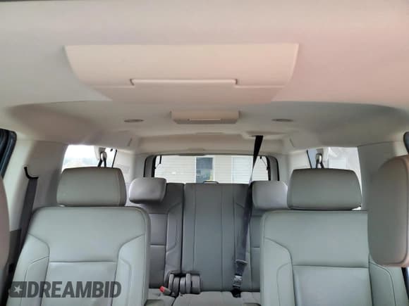 ✅ 2018 Chevrolet Suburban Premier • VIN: 1GNSCJKC5JR293962 • Lot: 50641835. Wystawiony na Copart z przebiegiem 137 598 mil. Bezpłatny archiwum sprzedaży aukcyjnych z USA i szczegółowy raport historii pojazdu na DreamBid. Zdjęcie 10.