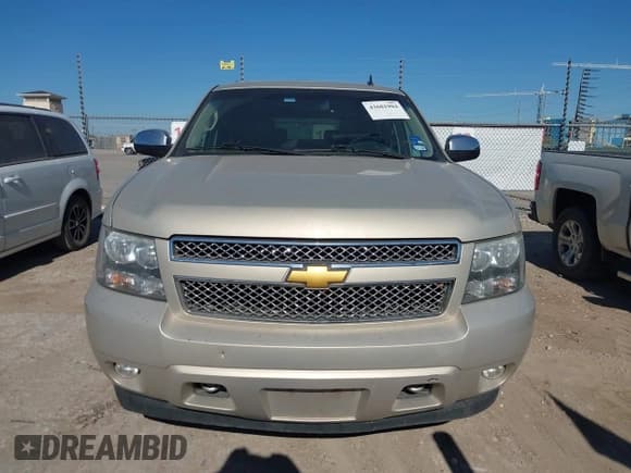 ✅ 2012 Chevrolet Suburban LT • VIN: 1GNSKJE77CR302438 • Lot: 43601904. Listed on IAAI with 162,986 mi. Free auction sales archive from the USA and detailed vehicle history report at DreamBid. Image 12.