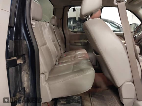 ✅ 2012 Chevrolet Silverado 2500HD LTZ • VIN: 1GC2KYCG5CZ204965 • Lot: 40233599. Listed on IAAI with 133,884 mi. Free auction sales archive from the USA and detailed vehicle history report at DreamBid. Image 8.