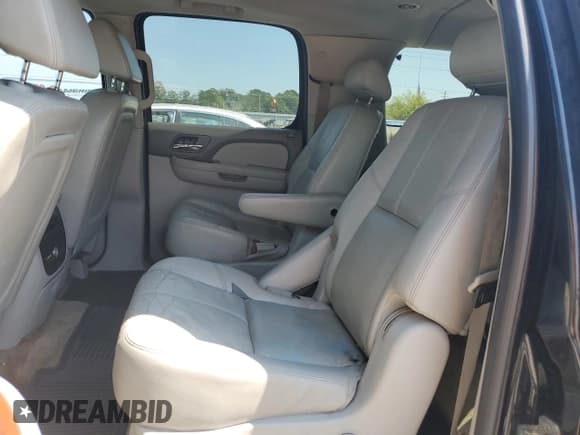 ✅ 2007 Chevrolet Suburban LT • VIN: 3GNFC16077G307421 • Lot: 80148135. Wystawiony na Copart z przebiegiem 289 749 mil. Bezpłatny archiwum sprzedaży aukcyjnych z USA i szczegółowy raport historii pojazdu na DreamBid. Zdjęcie 11.