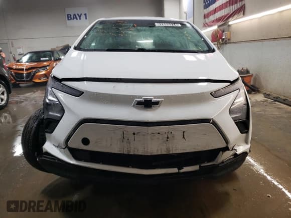 ✅ 2023 Chevrolet Bolt EV 1LT • VIN: 1G1FW6S06P4188351 • Lot: 82885314. Wystawiony na Copart z przebiegiem Nie podano. Bezpłatny archiwum sprzedaży aukcyjnych z USA i szczegółowy raport historii pojazdu na DreamBid. Zdjęcie 5.