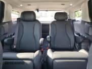 ✅ 2025 Kia Carnival SX Prestige • VIN: KNDNE5KA4S6051169 • Lot: 70512485. Wystawiony na Copart z przebiegiem 1 213 mil. Bezpłatny archiwum sprzedaży aukcyjnych z USA i szczegółowy raport historii pojazdu na DreamBid. Zdjęcie 10.