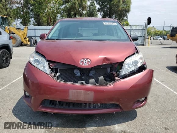 ✅ 2017 Toyota Sienna XLE Auto Access Seat • VIN: 5TDYZ3DC8HS876600 • Lot: 59506525. Listed on Copart with 76,270 mi. Free auction sales archive from the USA and detailed vehicle history report at DreamBid. Image 5.