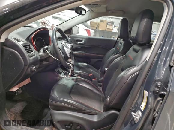 ✅ 2017 Jeep Compass Trailhawk • VIN: 3C4NJDDB4HT635159 • Lot: 93293895. Wystawiony na Copart z przebiegiem 74 888 mil. Bezpłatny archiwum sprzedaży aukcyjnych z USA i szczegółowy raport historii pojazdu na DreamBid. Zdjęcie 7.