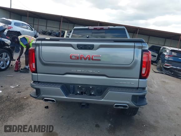 ✅ 2024 GMC Sierra 1500 Denali • VIN: 3GTUUGED3RG335563 • Лот: 43300407. Опубликован ранее на IAAI с пробегом 17 553 миль. Бесплатный доступ к архиву аукционных продаж из США и подробный отчёт об истории автомобиля на DreamBid. Изображение 16.
