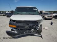 ✅ 2024 Chevrolet Express Cargo • VIN: 1GCWGAFP4R1239977 • Lot: 85538355. Wystawiony na Copart z przebiegiem Nie podano. Bezpłatny archiwum sprzedaży aukcyjnych z USA i szczegółowy raport historii pojazdu na DreamBid. Zdjęcie 5.