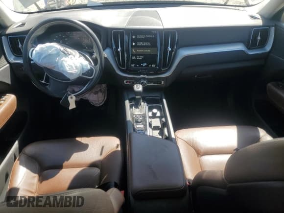 ✅ 2018 Volvo XC60 Momentum • VIN: YV4A22RK6J1032202 • Лот: 70463735. Опубликован ранее на Copart с пробегом 115 147 миль. Бесплатный доступ к архиву аукционных продаж из США и подробный отчёт об истории автомобиля на DreamBid. Изображение 8.