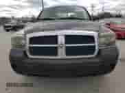 2005 Dodge Dakota ST z VIN 1D7HW28K55S265016, wystawiony jako Copart lot #81959724 z przebiegiem 154 306 mil mil oraz Czysty tytuł • Clean title. Historia ofert i sprzedaży dostępna na DreamBid. Obrazek 5.
