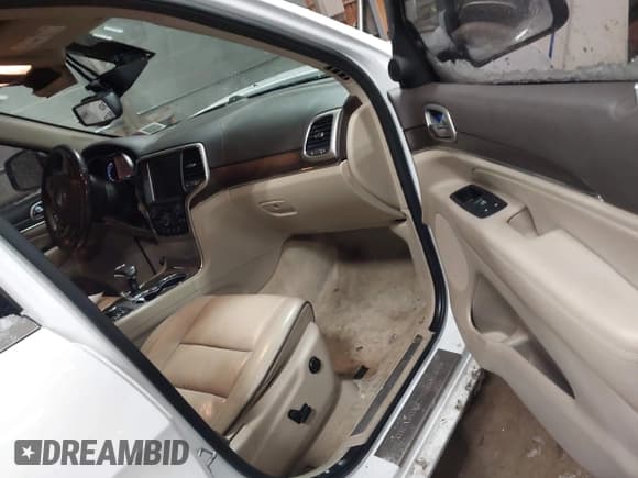 ✅ 2015 Jeep Grand Cherokee Overland • VIN: 1C4RJFCG2FC741015 • Лот: 41607606. Опубликован ранее на IAAI с пробегом 132 038 миль. Бесплатный доступ к архиву аукционных продаж из США и подробный отчёт об истории автомобиля на DreamBid. Изображение 5.