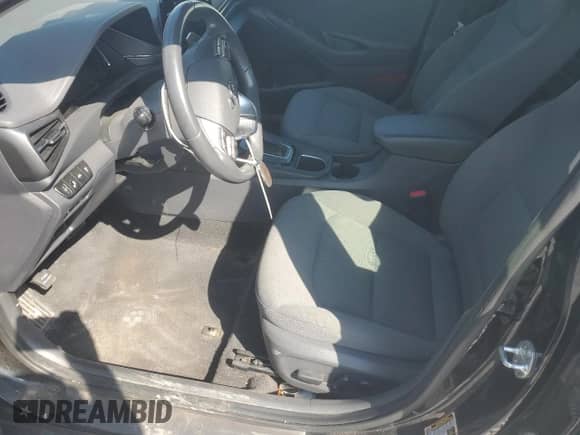 2020 Hyundai Ioniq SE с VIN KMHC75LC1LU241571, выставлен на аукционе Copart как лот 80344095 с пробегом 89 402 миль миль и Списание • Salvage title. История ставок и продаж доступна на DreamBid. Изображение 7.