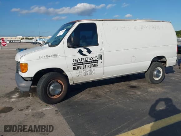 ✅ 2006 Ford Econoline Cargo • VIN: 1FTNE24W46DA45252 • Lot: 43765802. Wystawiony na IAAI z przebiegiem 279 763 mil. Bezpłatny archiwum sprzedaży aukcyjnych z USA i szczegółowy raport historii pojazdu na DreamBid. Zdjęcie 17.