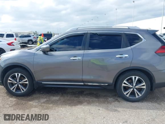 ✅ 2017 Nissan Rogue SL • VIN: 5N1AT2MT0HC881736 • Lot: 41506635. Listed on IAAI with 136,389 mi. Free auction sales archive from the USA and detailed vehicle history report at DreamBid. Image 14.