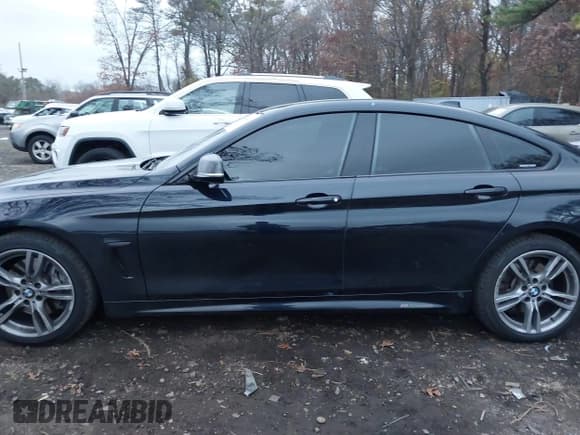 ✅ 2018 BMW 4 Series 440i xDrive • VIN: WBA4J7C55JBH15408 • Lot: 43666649. Wystawiony na IAAI z przebiegiem 54 863 mil. Bezpłatny archiwum sprzedaży aukcyjnych z USA i szczegółowy raport historii pojazdu na DreamBid. Zdjęcie 14.