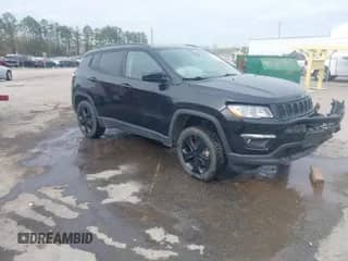 2020 Jeep Compass Latitude z VIN 3C4NJDBB7LT157685, wystawiony jako IAAI lot #41928970 z przebiegiem 108 163 mil mil oraz . Historia ofert i sprzedaży dostępna na DreamBid. Obrazek 1.