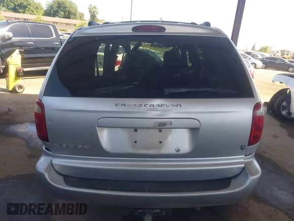 2002 Dodge Caravan EX с VIN 2B8GP74L62R701721, выставлен на аукционе IAAI как лот 42372234 с пробегом Не указан миль и . История ставок и продаж доступна на DreamBid. Изображение 17.