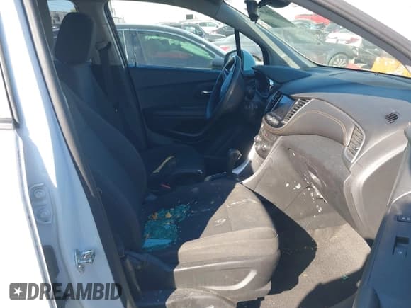 ✅ 2022 Chevrolet Trax LS • VIN: KL7CJNSM3NB513582 • Lot: 41673767. Listed on IAAI with 70,453 mi. Free auction sales archive from the USA and detailed vehicle history report at DreamBid. Image 5.