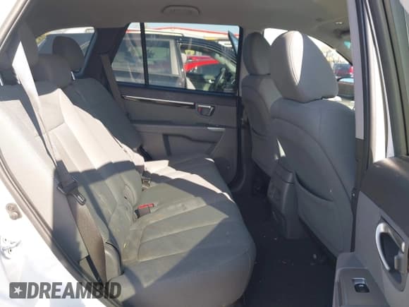 ✅ 2012 Hyundai Santa Fe GLS • VIN: 5XYZGDAB7CG092846 • Lot: 43448095. Listed on IAAI with 131,666 mi. Free auction sales archive from the USA and detailed vehicle history report at DreamBid. Image 8.