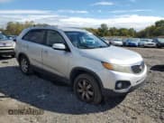 ✅ 2011 Kia Sorento LX • VIN: 5XYKTCA18BG113040 • Лот: 85011765. Опубликован ранее на Copart с пробегом 197 286 миль. Бесплатный доступ к архиву аукционных продаж из США и подробный отчёт об истории автомобиля на DreamBid. Изображение 4.