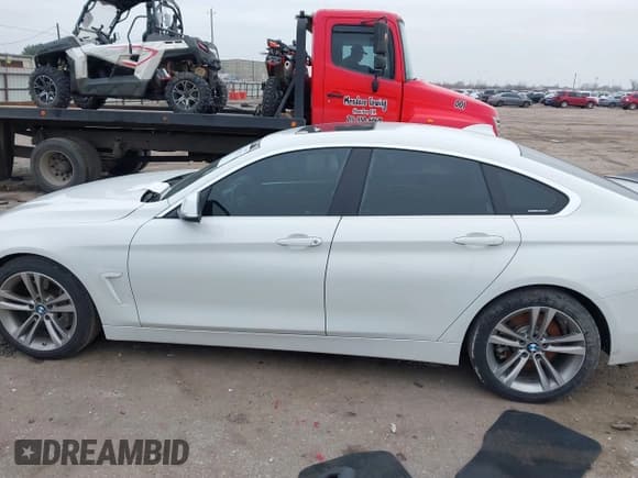 ✅ 2018 BMW 4 Series 440i • VIN: WBA4J5C56JBF07087 • Lot: 41421921. Wystawiony na IAAI z przebiegiem 61 601 mil. Bezpłatny archiwum sprzedaży aukcyjnych z USA i szczegółowy raport historii pojazdu na DreamBid. Zdjęcie 14.