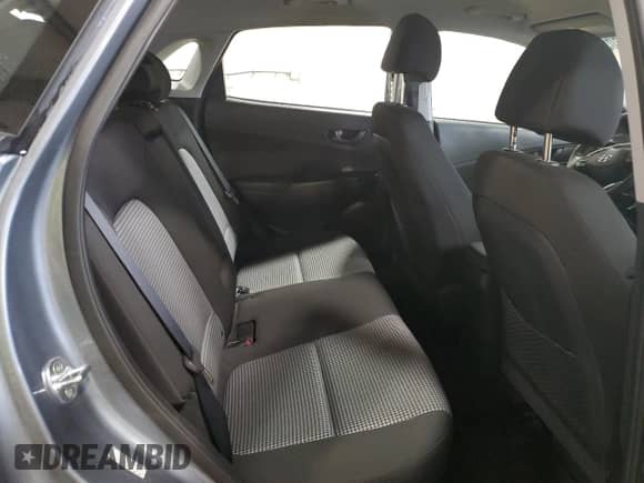 2018 Hyundai Kona SE z VIN KM8K1CAAXJU150086, wystawiony jako Copart lot #44582303 z przebiegiem 76 431 mil mil oraz . Historia ofert i sprzedaży dostępna na DreamBid. Obrazek 11.