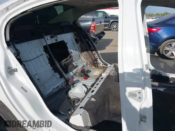 ✅ 2014 Chevrolet SS • VIN: 6G3F15RW6EL958354 • Lot: 42011918. Listed on IAAI with Not provided. Free auction sales archive from the USA and detailed vehicle history report at DreamBid. Image 8.